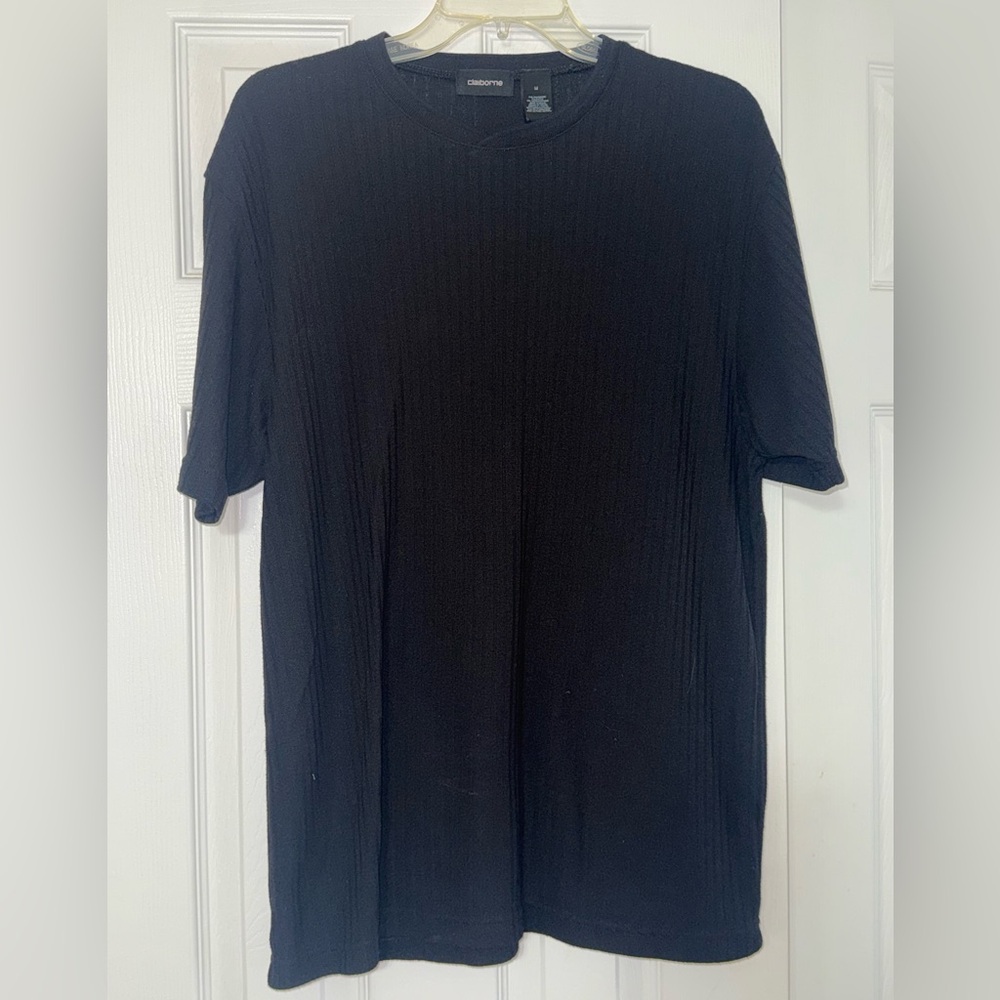 Black Ribbed V-neck T-shirt from Claiborne. Size M